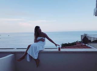 Lily James feet photo thumbnail