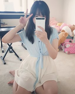 Lily Ki feet photo thumbnail