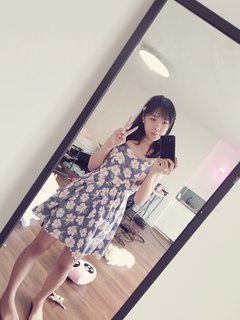 Lily Ki feet photo thumbnail