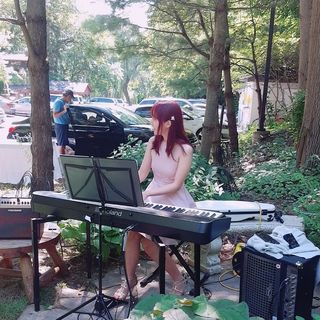 Lily Ki feet photo thumbnail