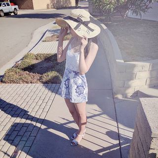 Lily Ki feet photo thumbnail
