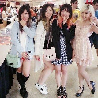 Lily Ki feet photo thumbnail