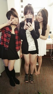 Lily Ki feet photo thumbnail