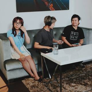 Lily Ki feet photo thumbnail