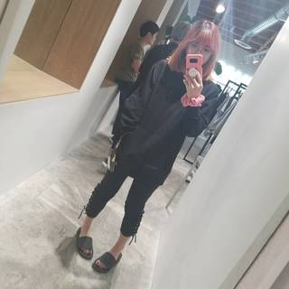 Lily Ki feet photo thumbnail