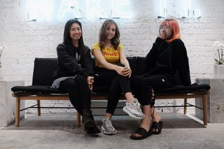 Lily Ki feet photo thumbnail
