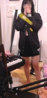 Lily Ki feet photo thumbnail