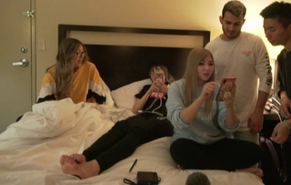 Lily Ki feet photo thumbnail