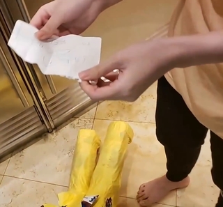 Lily Ki feet photo thumbnail
