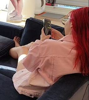 Lily Ki feet photo thumbnail