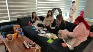 Lily Ki feet photo thumbnail