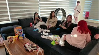 Lily Ki feet photo thumbnail