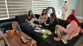 Lily Ki feet photo thumbnail