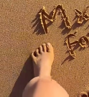 Lily Ki feet photo thumbnail