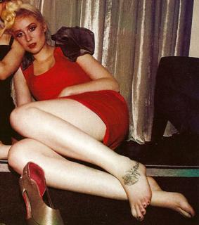 Lily Loveless feet photo 1