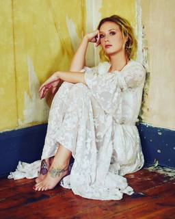 Lily Loveless feet photo 7