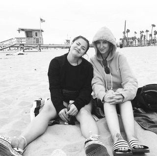 Lily Loveless feet photo 4