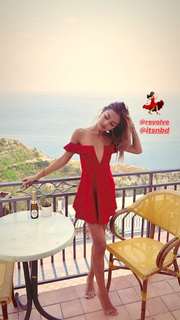 Lily Maymac feet photo thumbnail