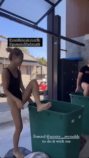 Lily Maymac feet photo thumbnail