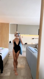 Lily Maymac feet photo thumbnail