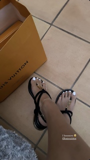 Lily Maymac feet photo thumbnail