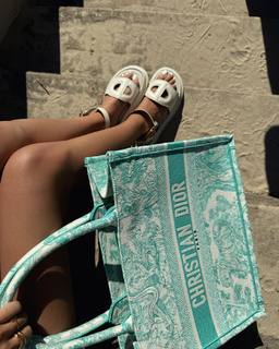 Lily Maymac feet photo thumbnail
