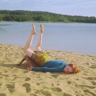 Lily Newmark feet photo thumbnail