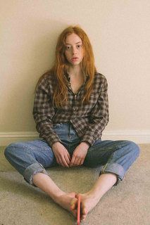 Lily Newmark feet photo thumbnail