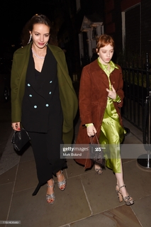 Lily Newmark feet photo thumbnail