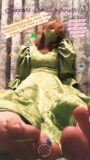 Lily Newmark feet photo thumbnail