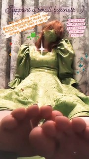 Lily Newmark feet photo thumbnail