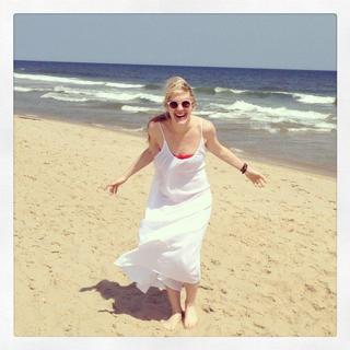 Lily Rabe feet photo thumbnail