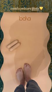 Lily Rabe feet photo thumbnail