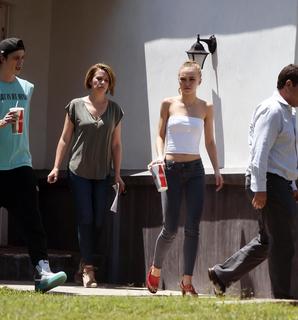 Lily-Rose Depp feet photo thumbnail
