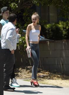Lily-Rose Depp feet photo thumbnail