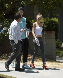 Lily-Rose Depp feet photo thumbnail