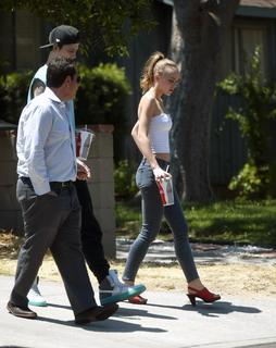 Lily-Rose Depp feet photo thumbnail
