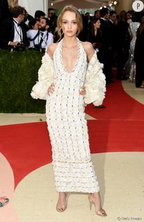 Lily-Rose Depp feet photo thumbnail
