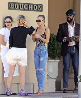 Lily-Rose Depp feet photo thumbnail