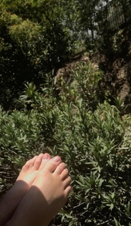 Lily-Rose Depp feet photo thumbnail