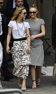 Lily-Rose Depp feet photo thumbnail