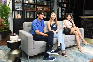 Lily-Rose Depp feet photo thumbnail