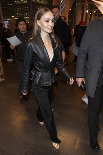 Lily-Rose Depp feet photo thumbnail