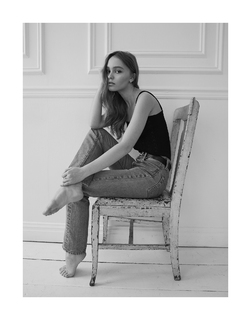 Lily-Rose Depp feet photo thumbnail