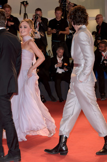 Lily-Rose Depp feet photo thumbnail