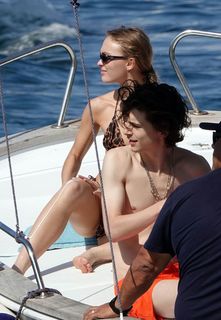 Lily-Rose Depp feet photo thumbnail