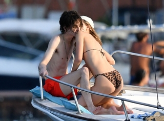 Lily-Rose Depp feet photo thumbnail