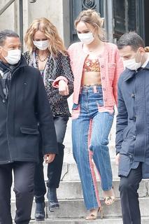 Lily-Rose Depp feet photo thumbnail