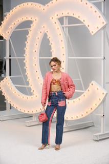 Lily-Rose Depp feet photo thumbnail