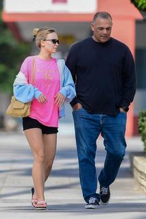 Lily-Rose Depp feet photo thumbnail